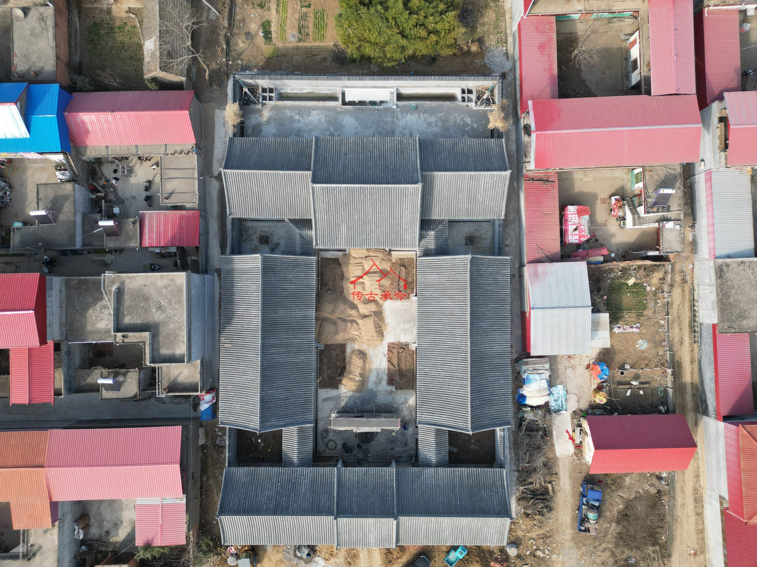 中式四合院航拍 围合布局、传统合院屋顶航拍实景